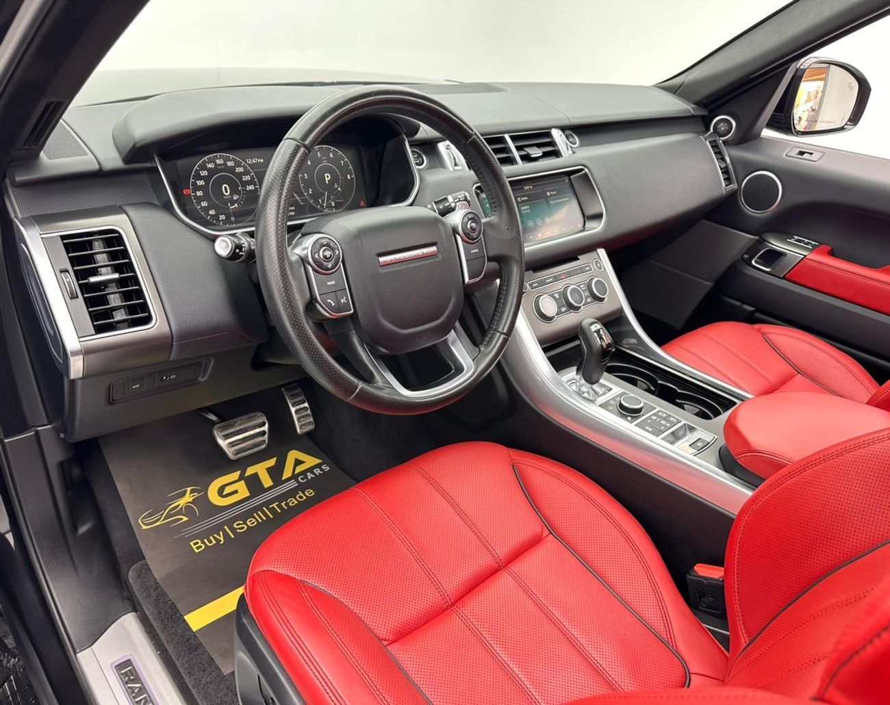 Land Rover Range Rover Sport HSE Dynamic 3.0L 2017 Range Rover Sport HSE Dynamic, Full Service History, Excellent Condition, GCC