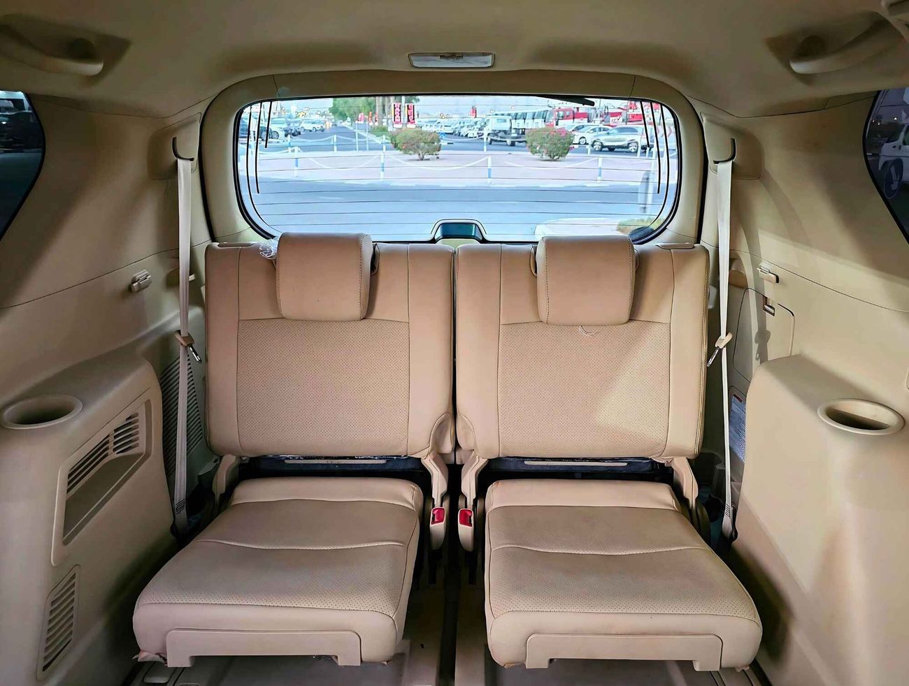 تويوتا برادو GXR V4 2.7L/ 4WD GCC/  LEATHER SEATS/ DVD CAMERA/  TYRE DOWN/  LOW MILEAGE/ EXPORT ONLY / LOT#64297