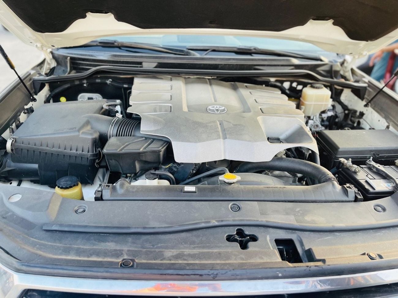 Toyota Land Cruiser GXR Toyota Land Cruiser 2015 Full option