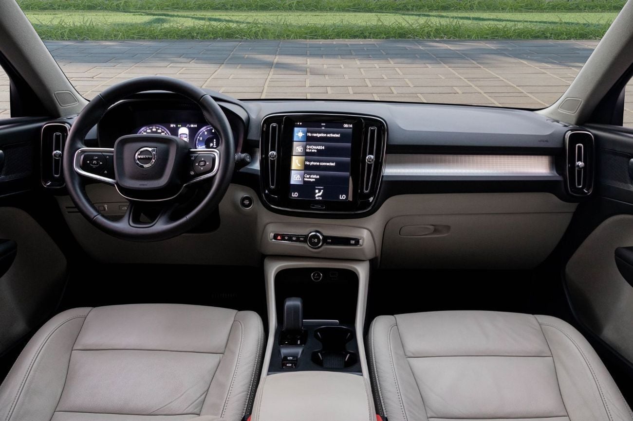 Volvo XC40 1,959 P.M  | 0% Downpayment | Low Km | Panoramic Roof!