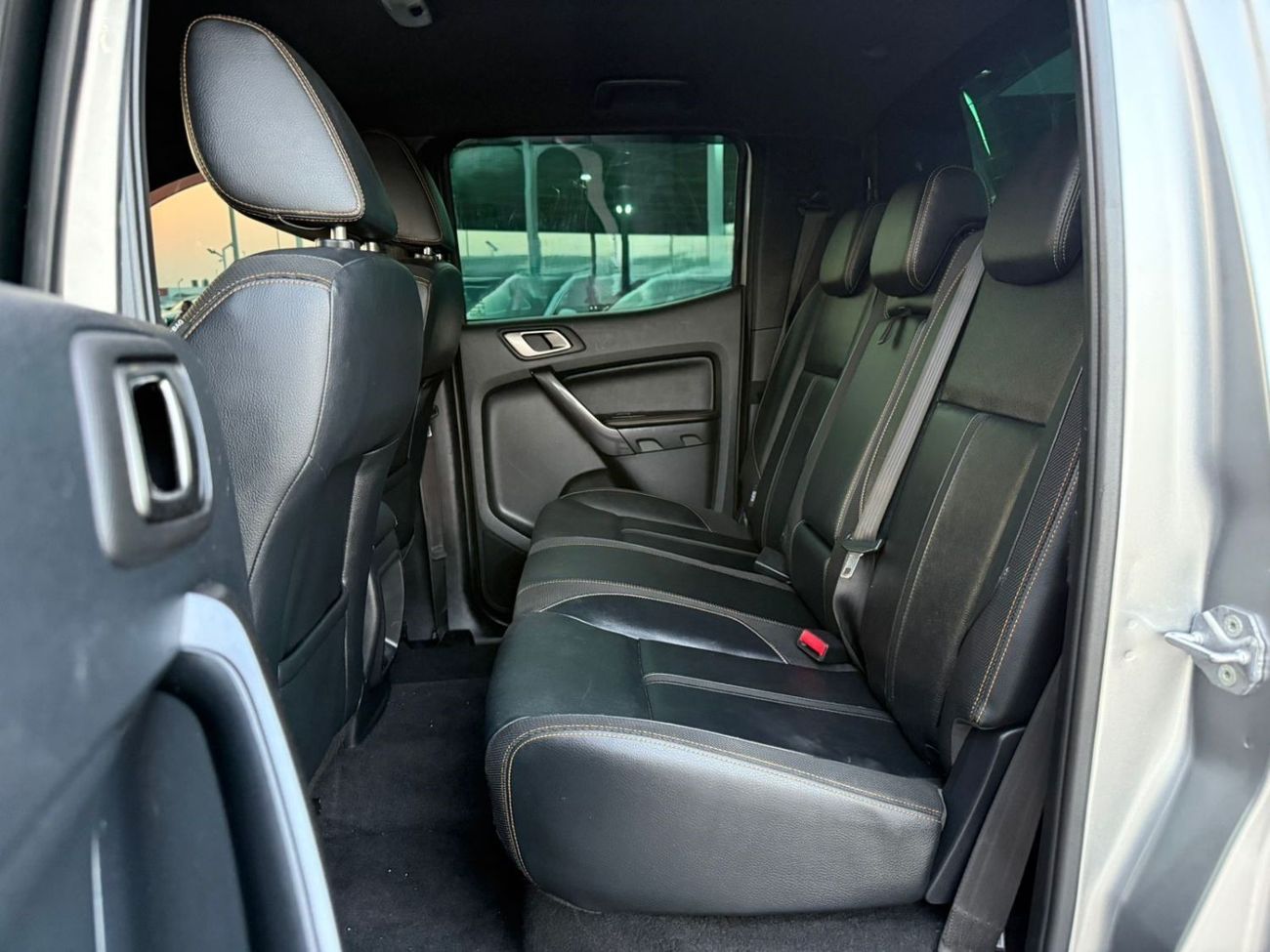 Ford Ranger 3.2L DIESEL 4WD | RHD | AUTOMATIC | ROOF RACK + LEATHER SEATS + MULTIMEDIA + BOOT SHUTTER