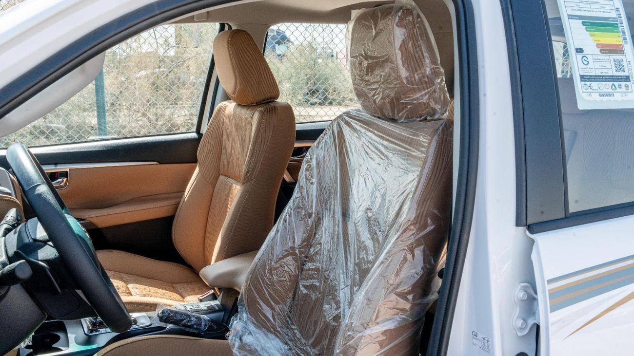تويوتا فورتونر 2025 Toyota Fortuner 4.0L AT Petrol (White-Tan) (Qatar Spec)