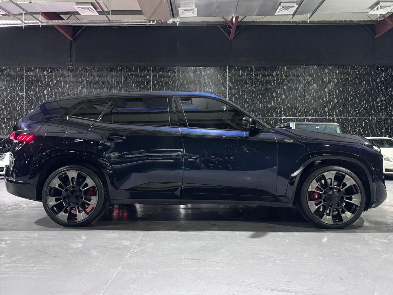 بي أم دبليو XM 4.4L, Twin Turbo V8 +Electric motor,653Hp,8-Speed Automatic ,AWD