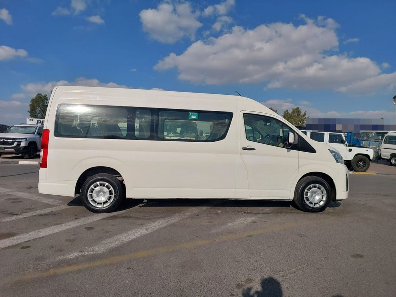 Toyota Hiace TOYOTA HIACE COMMUTER VAN RHD 2020 MODEL 2.8 L DIESEL AUTOMATIC(PM14152)