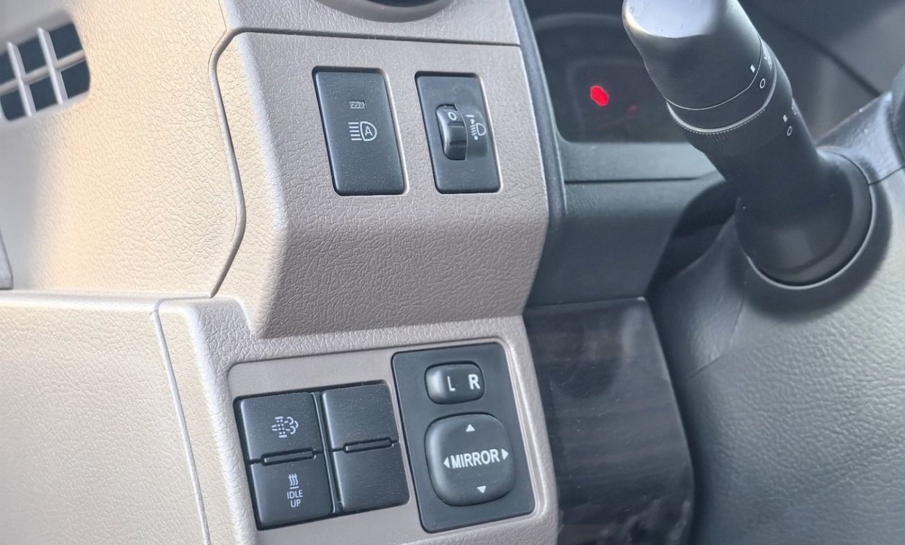 تويوتا لاند كروزر 70 2025 TOYOTA LAND CRUISER 76 2.8L DIESEL 5 DOOR FULL OPTION