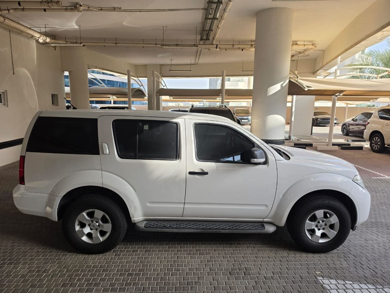 Nissan Pathfinder 4.L Engine - GCC Specs - New 5 Tires and Battery - Well Maintained
