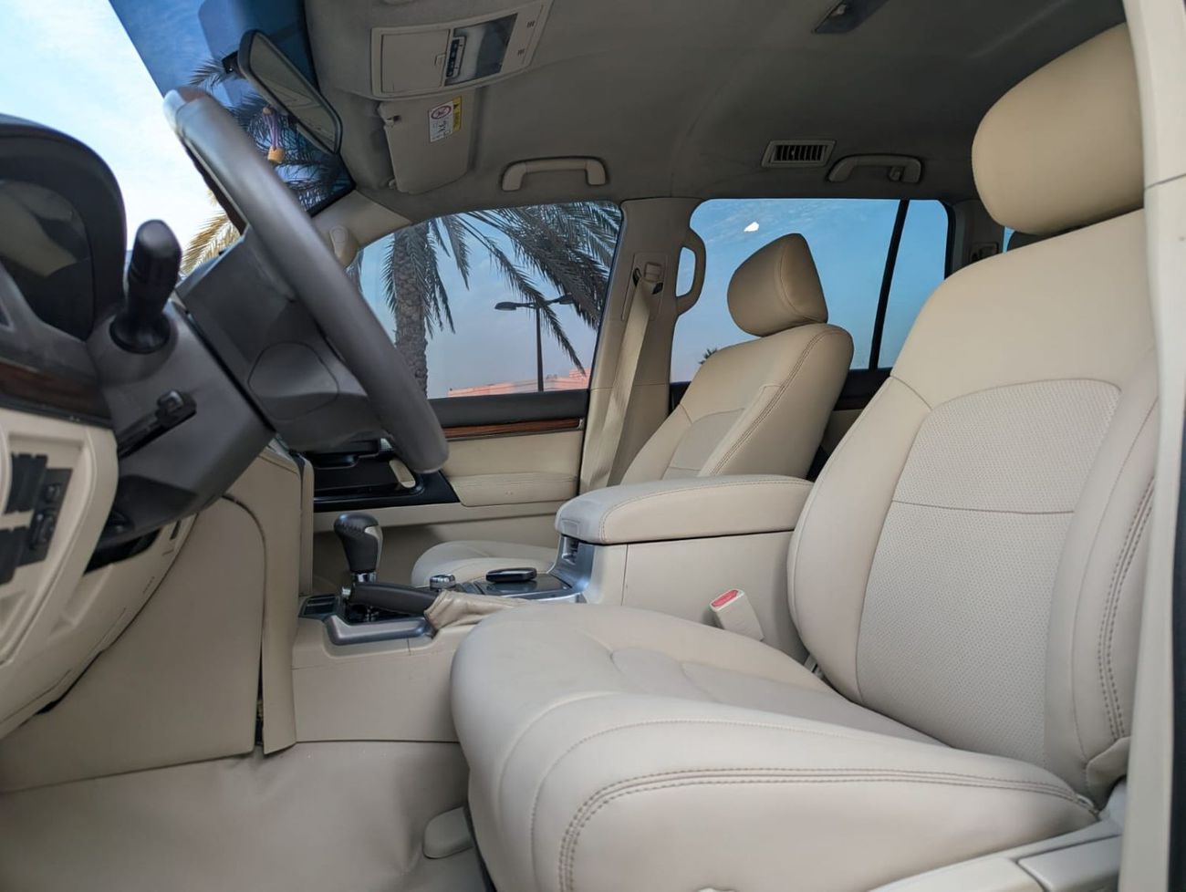 Toyota Land Cruiser GXR2 4.5L GXR-4.5L-1VD-8 Cylinders-LHD-Diesel-4WD-Automatic-8 Seats-5 Doors