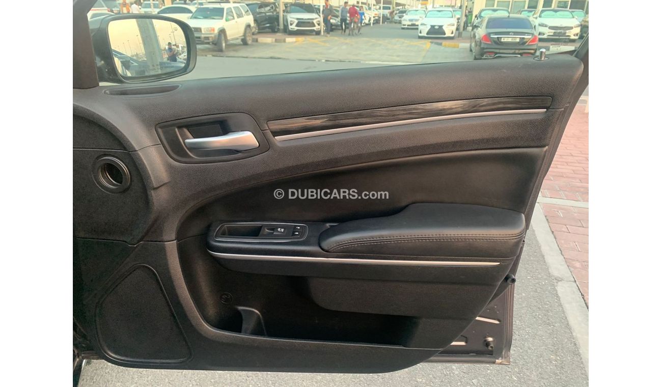 Chrysler 300C Executive Chrysler C300_2016_Excellent_Condition _Full option