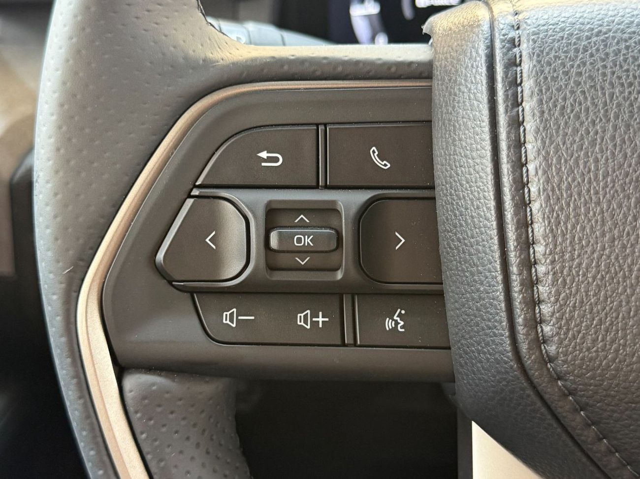 تويوتا Runner4 TRAILHUNTER 2.4 IFORCE-MAX HYBRID