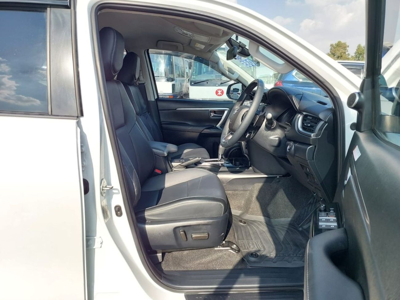 Toyota Fortuner TOYOTA FORTUNER RIGHT HAND DRIVE 2022 MODEL 2.8 L DIESEL AUTOMATIC 8SEATER(PM16653)