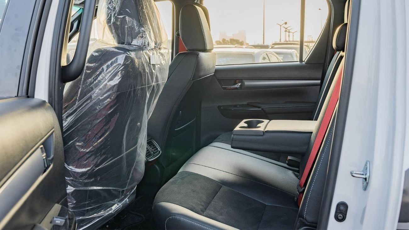تويوتا هيلوكس 2024 Toyota Hilux GR-Sport 4.0L AT Petrol (White)