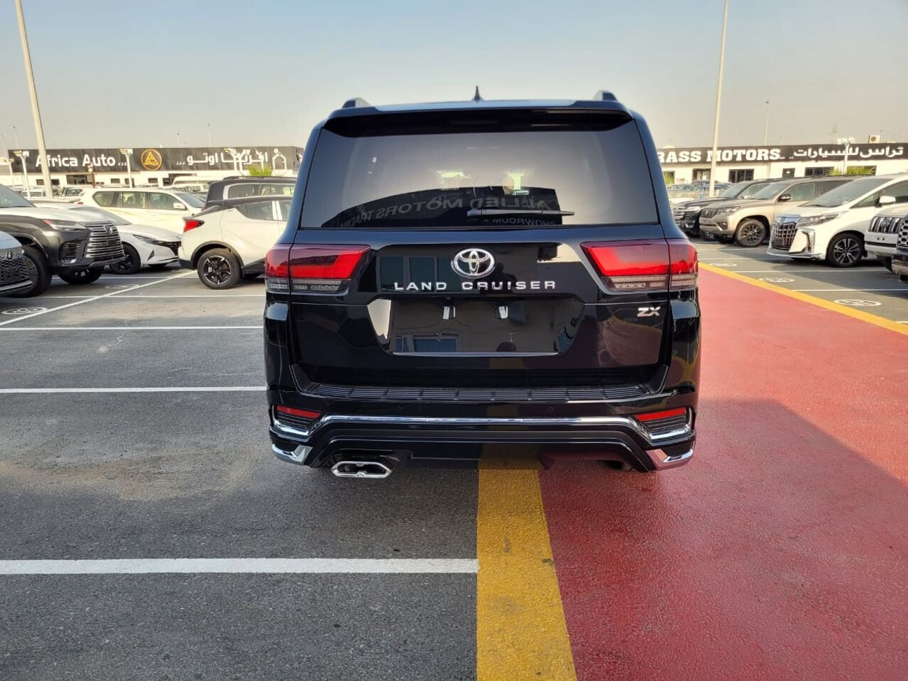 تويوتا لاند كروزر LC300 - RHD - 3.5 PET - ZX - 7 STR - Modellista Kit - MY 2023 - BLK_BEIG (FOR EXPORT ONLY)