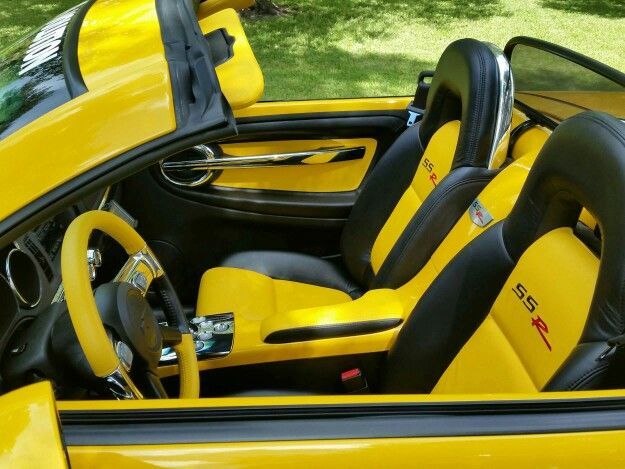 Chevrolet SSR interior - Seats