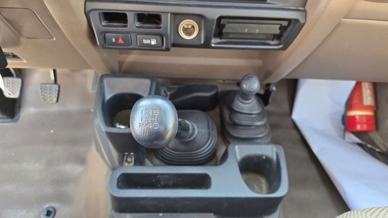 تويوتا لاند كروزر بيك آب TOYOTA LC79 6x6 SINGLE CABIN 4.0L MT  2015 MODEL YEAR BEIGE