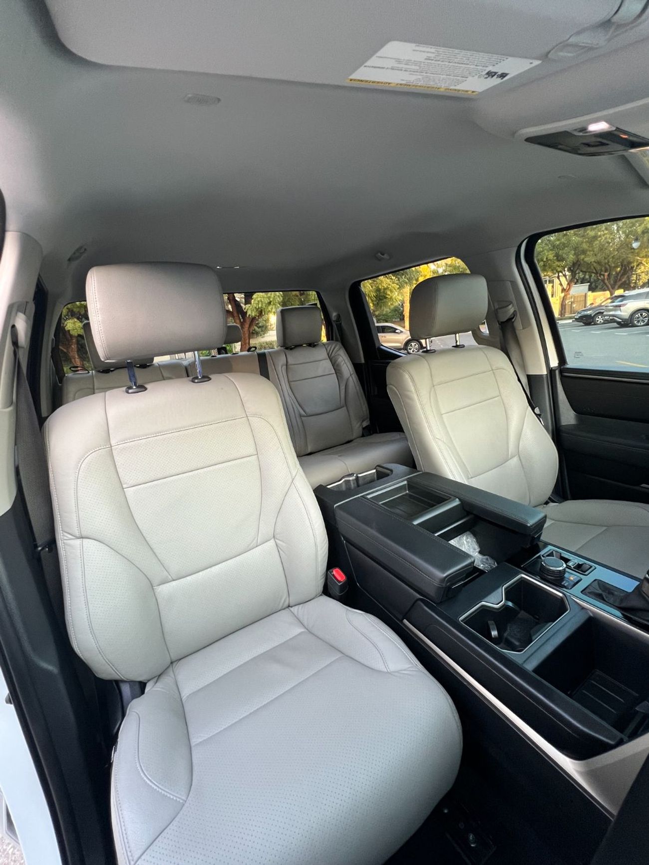 تويوتا تاندرا SR5 2023  34000Km  American