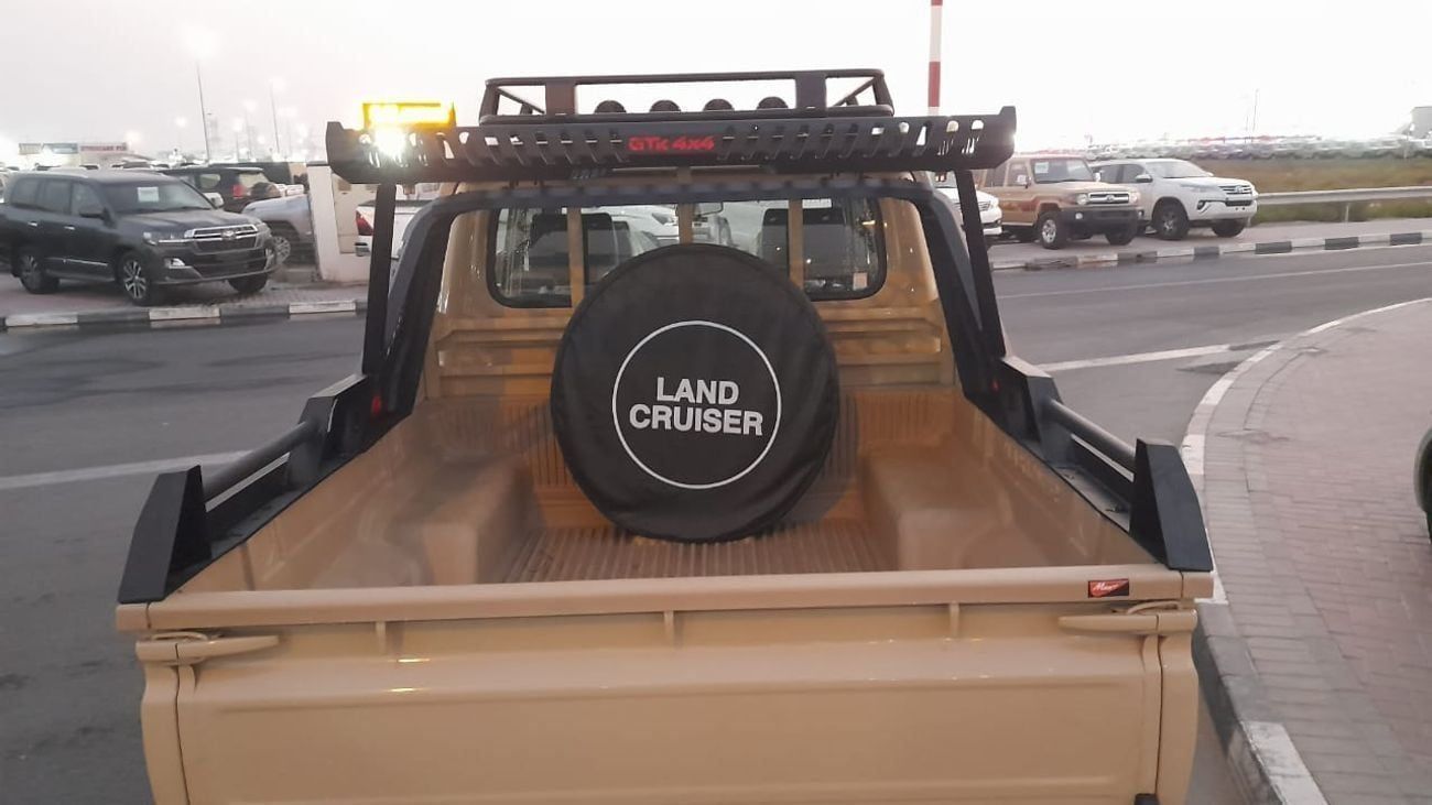 تويوتا لاند كروزر بيك آب V8 MANUAL RHD