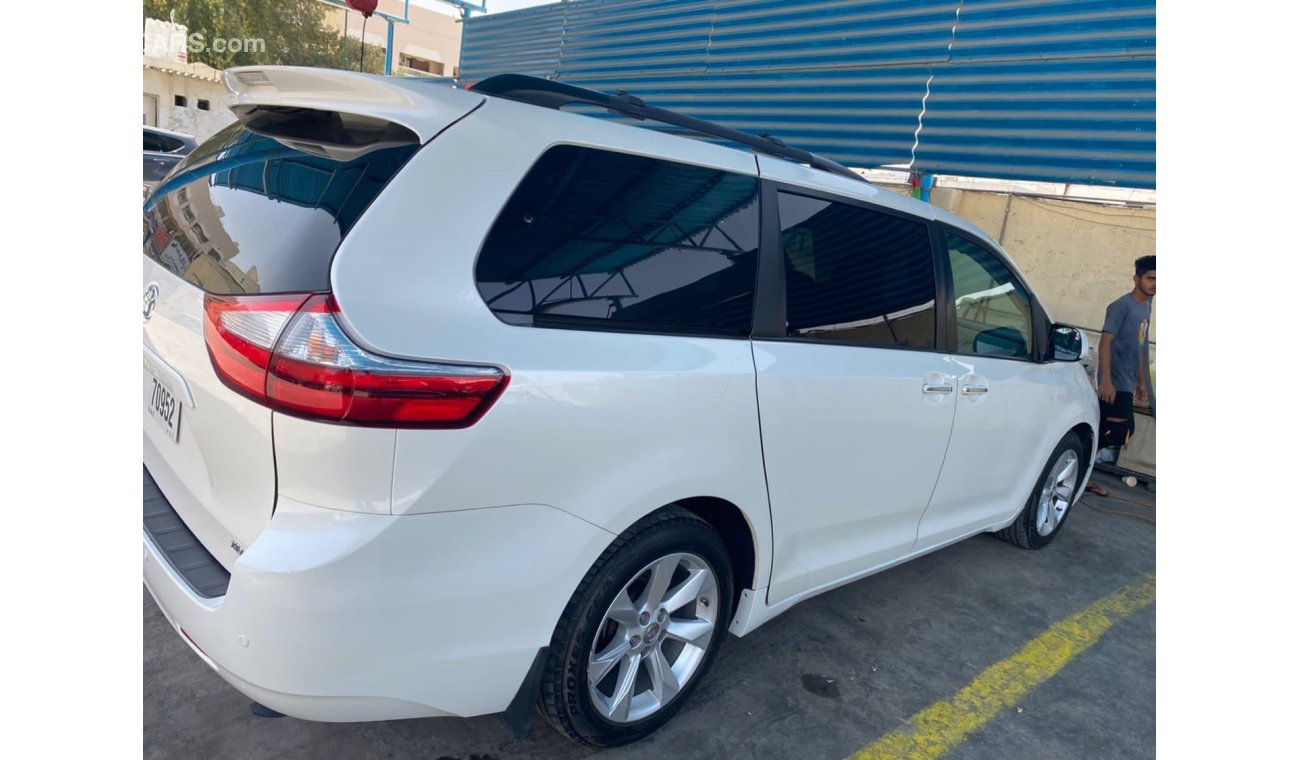 Toyota Sienna Very clean car