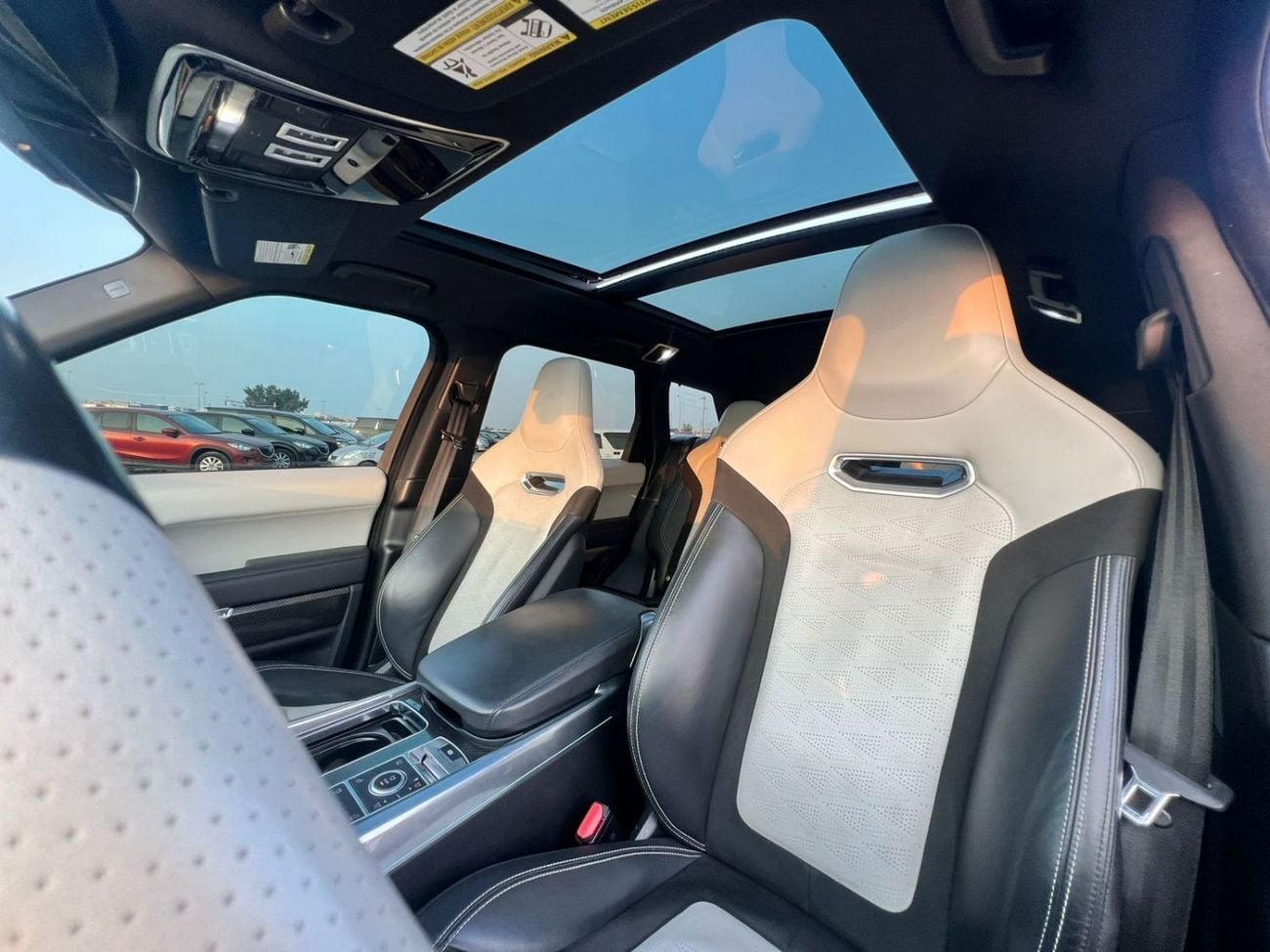 لاند روفر رينج روفر سبورت 2019 Land Rover - Range Rover Sport SVR 5.0L V8 AWD Panoramic- Clean Title - Full Option - Very Well