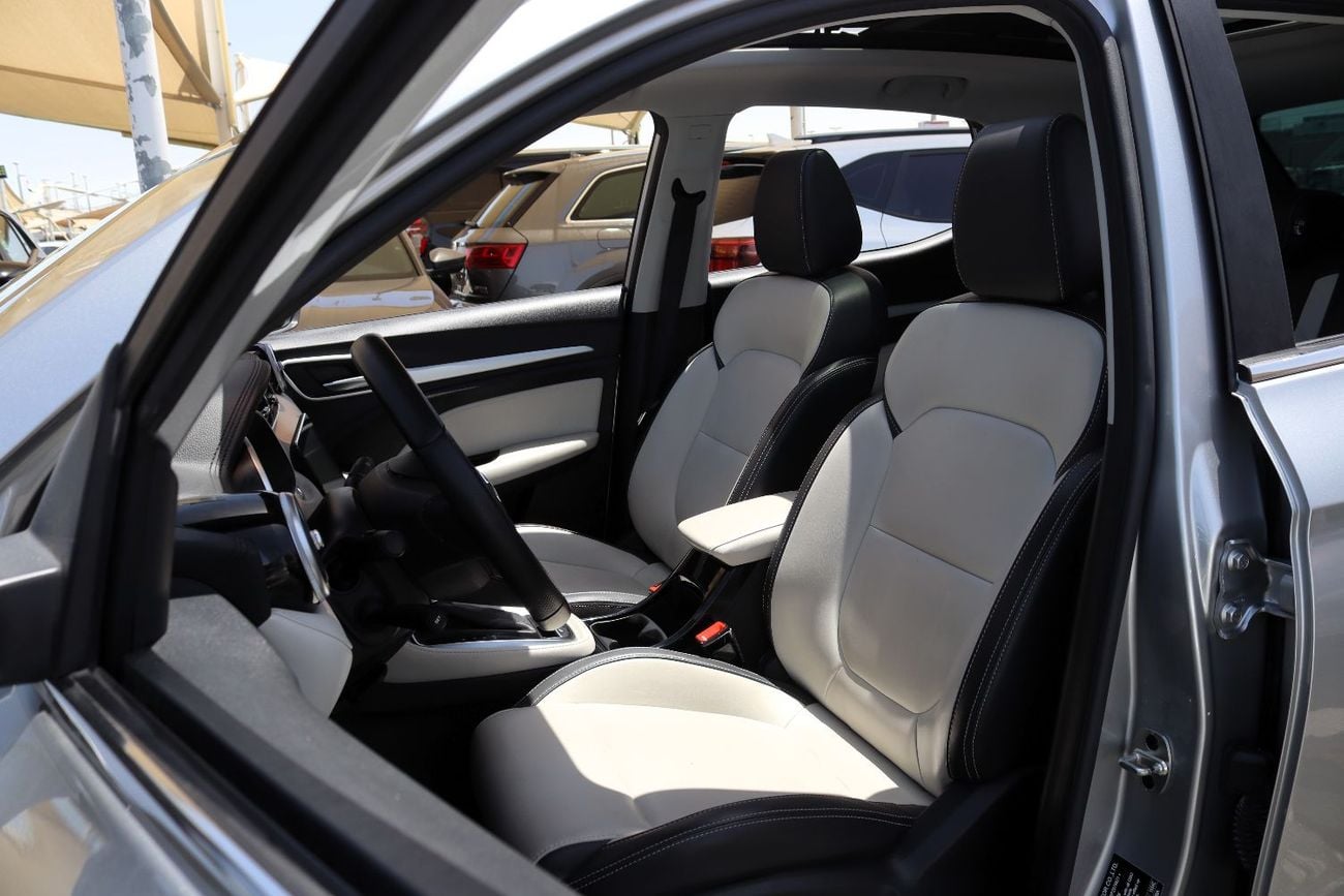 أم جي ZS LUX