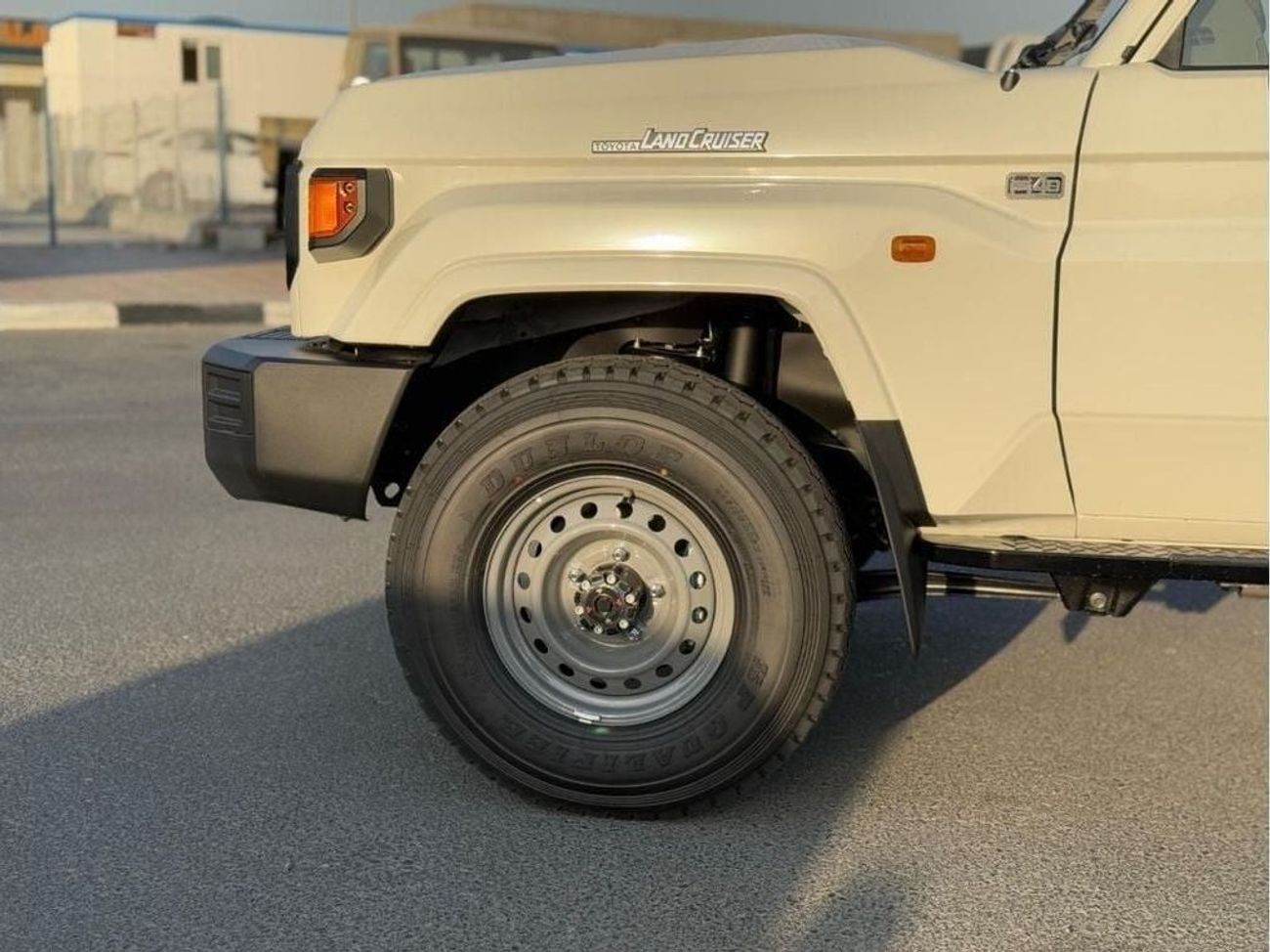 Toyota Land Cruiser EXPORT ONLY - LC 78 E MANUAL TRANSMISSION