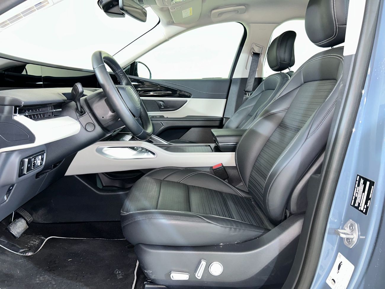 Lincoln Nautilus NAU325 / AL TAYER MOTORS / AL QOUZ SHOWROOM