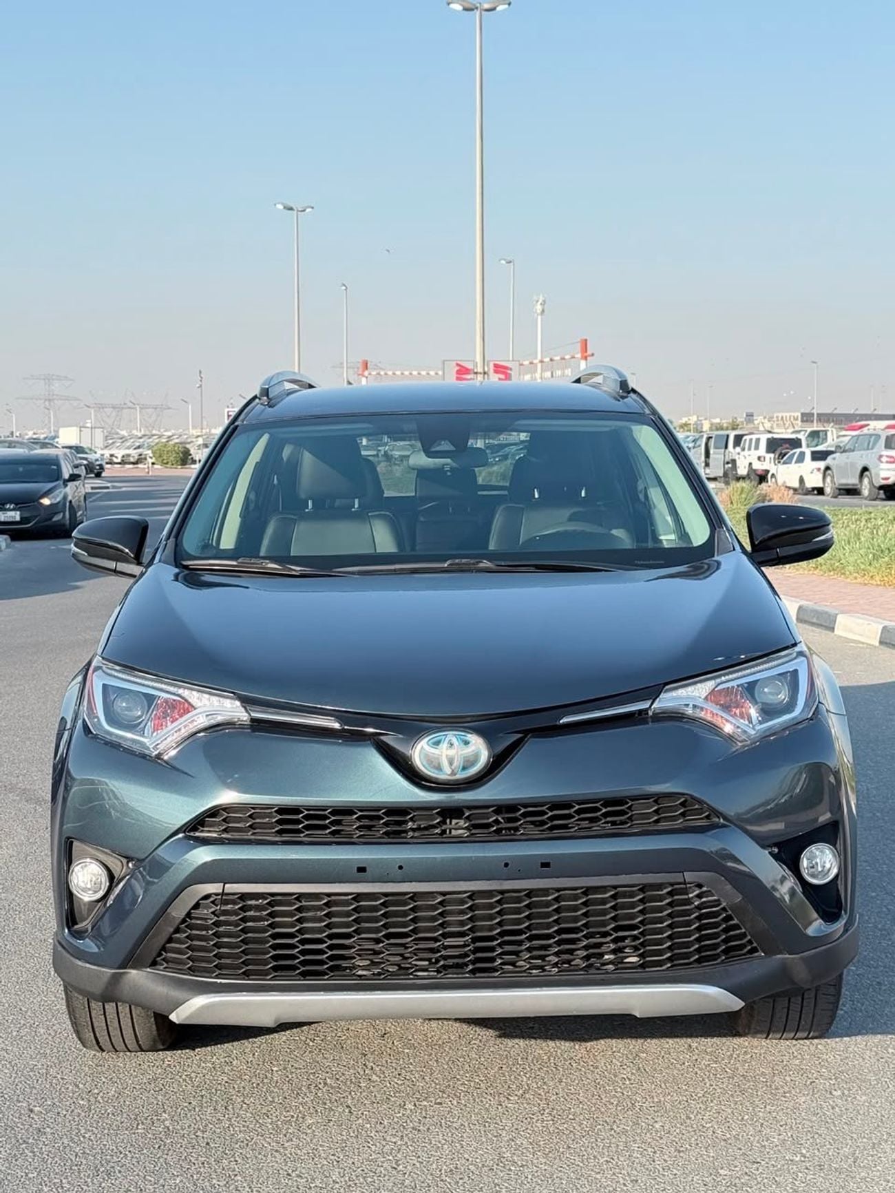 Toyota RAV4 2018 model LE hybrid