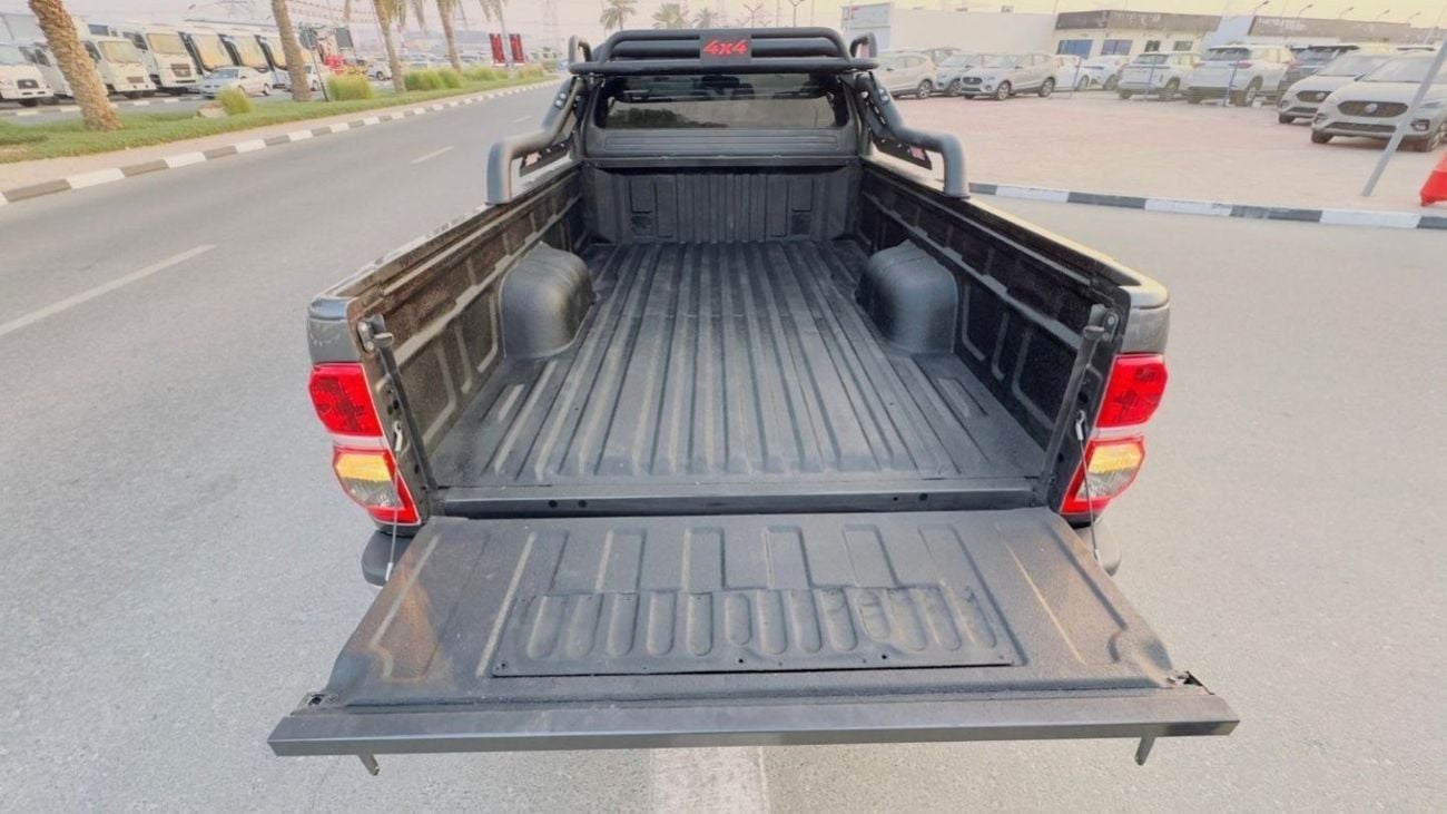 تويوتا هيلوكس -