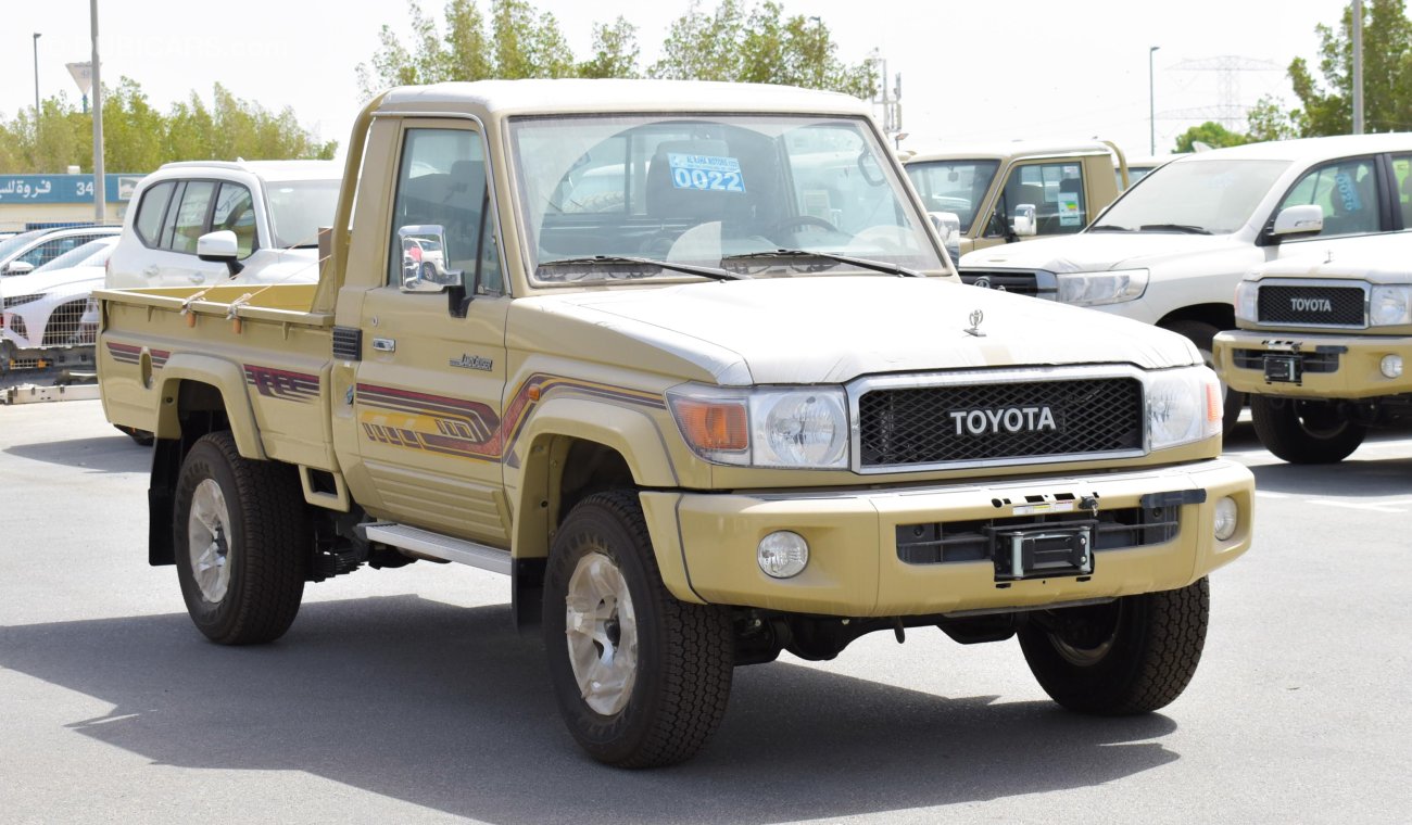 Toyota Land Cruiser Pickup LX V6