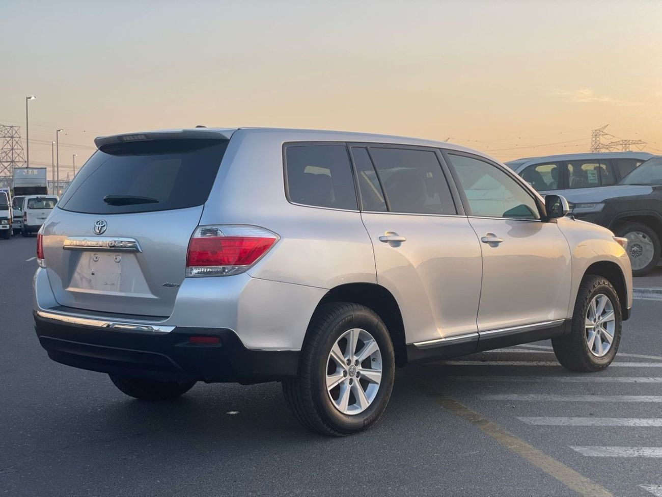 Toyota Highlander 2012 Toyota Highlander – 3.5L V6 – Mid Option – AWD – USA Specs