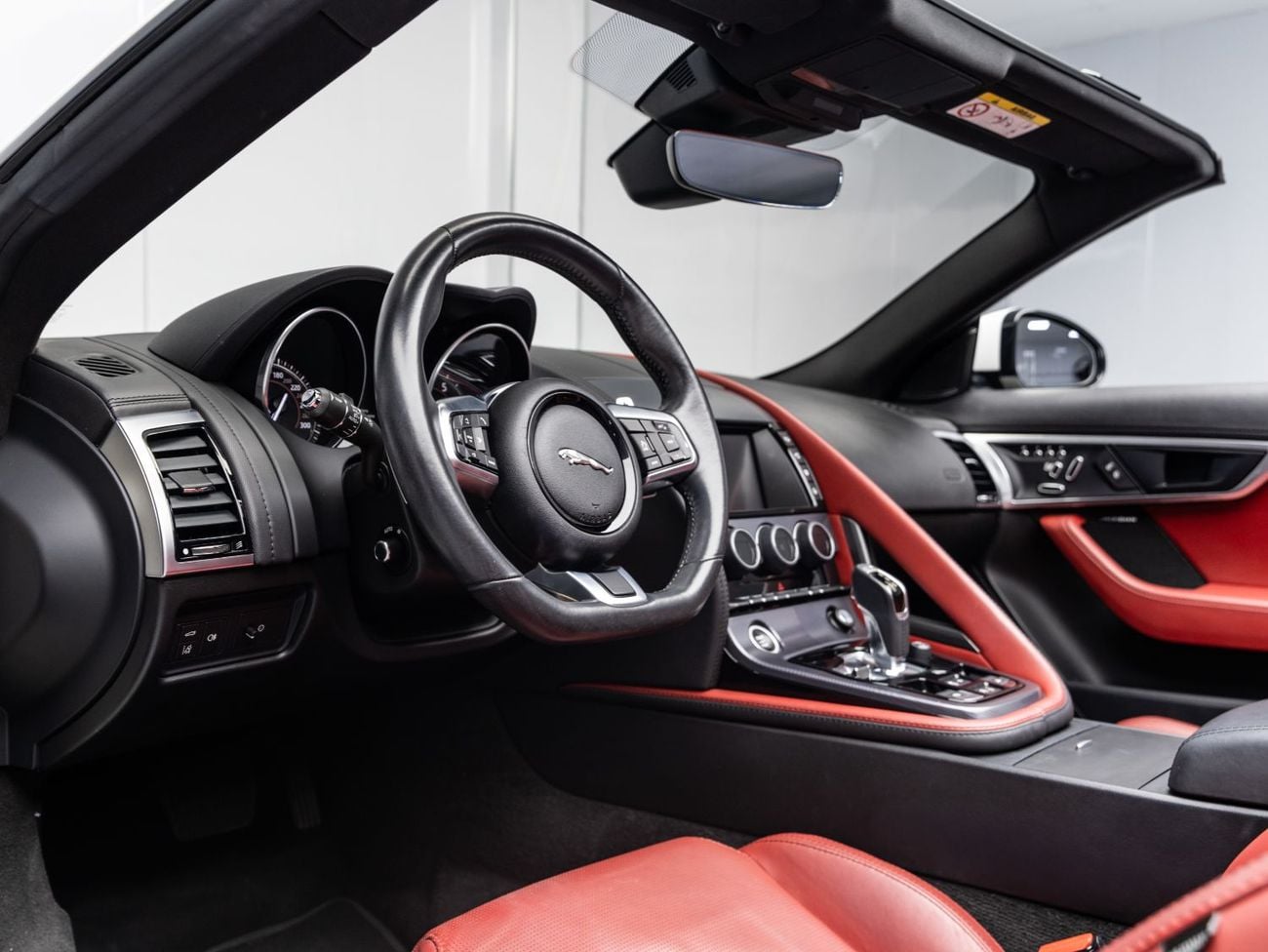 Jaguar F-TYPE R- DYNAMIC BUY NOW, PAY 2027 | THE BLACKLINE STANDARD | 12 Months Blackline Warranty, GCC, Low KMs