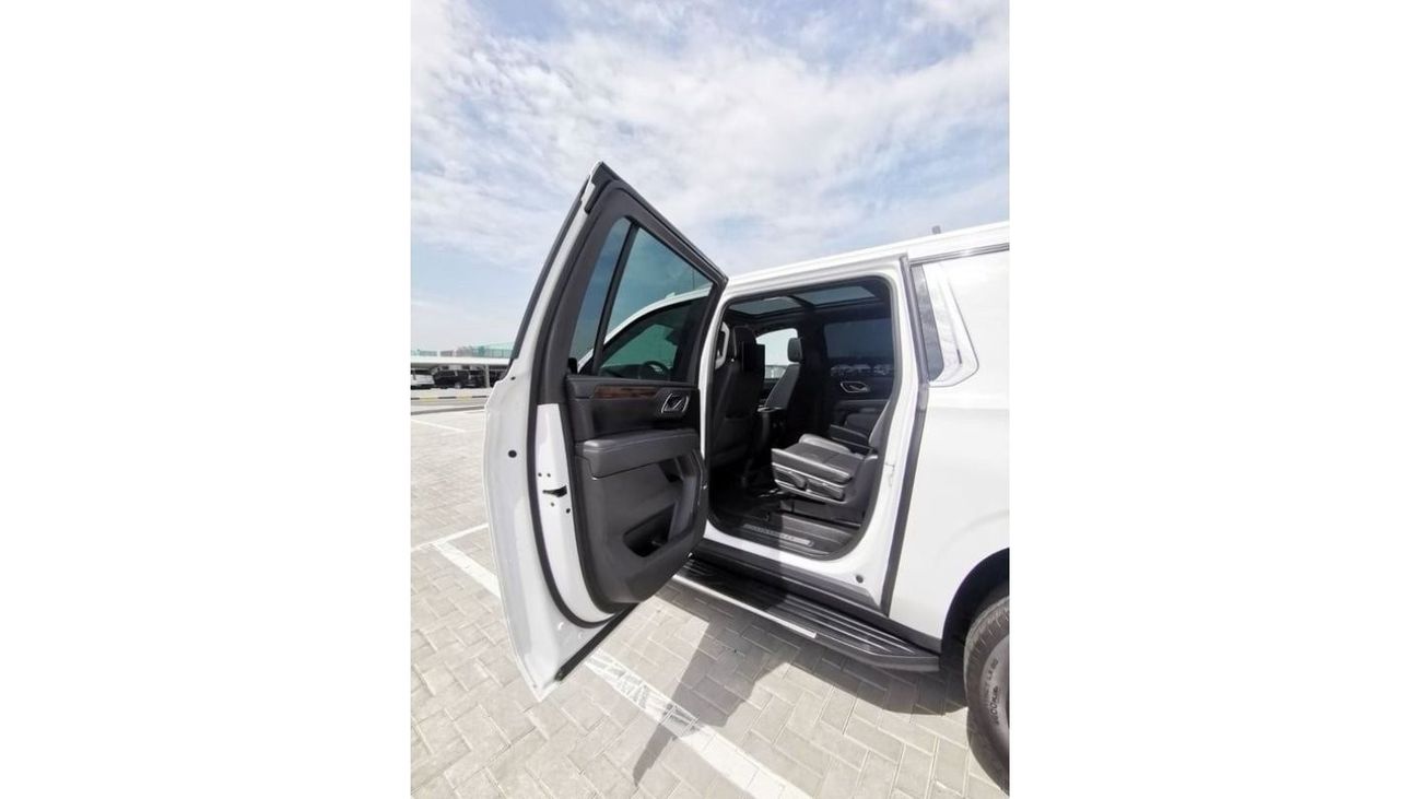 Chevrolet Suburban Chevrolet Premier Suburban - 2023 - White