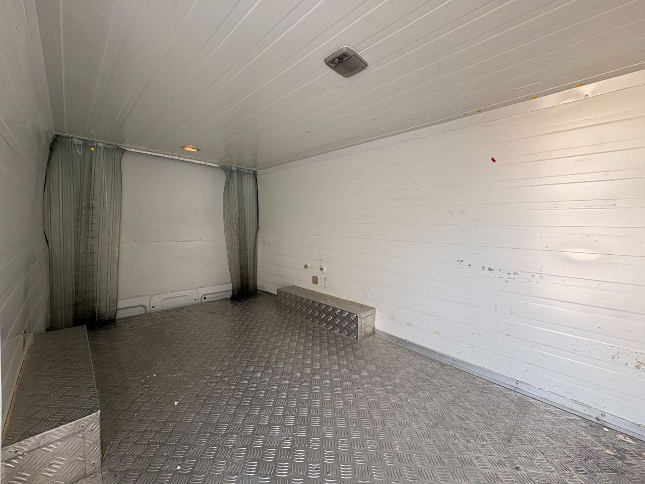 Nissan Urvan 3-Seater Automatic (5-Door)