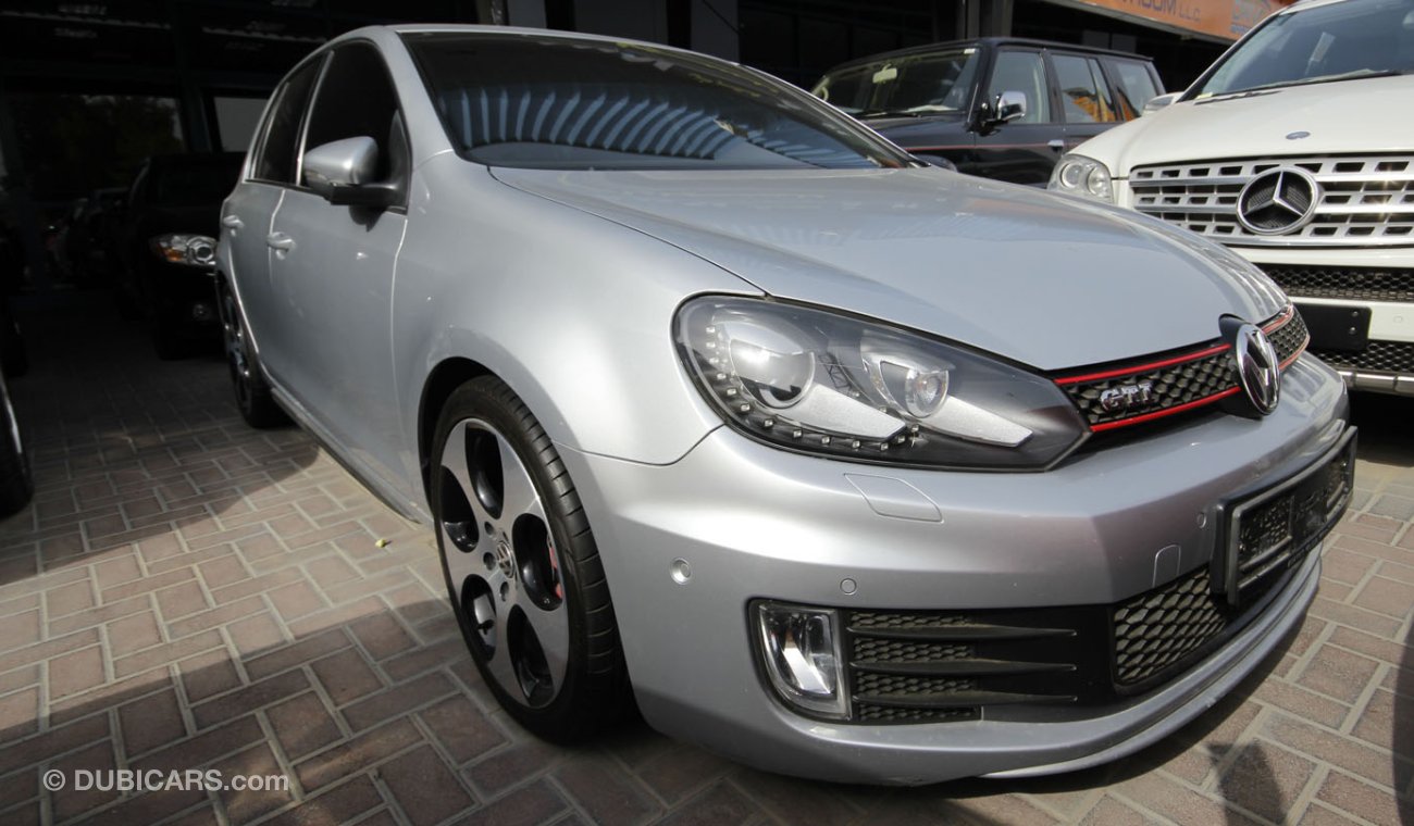 Volkswagen Golf GTI