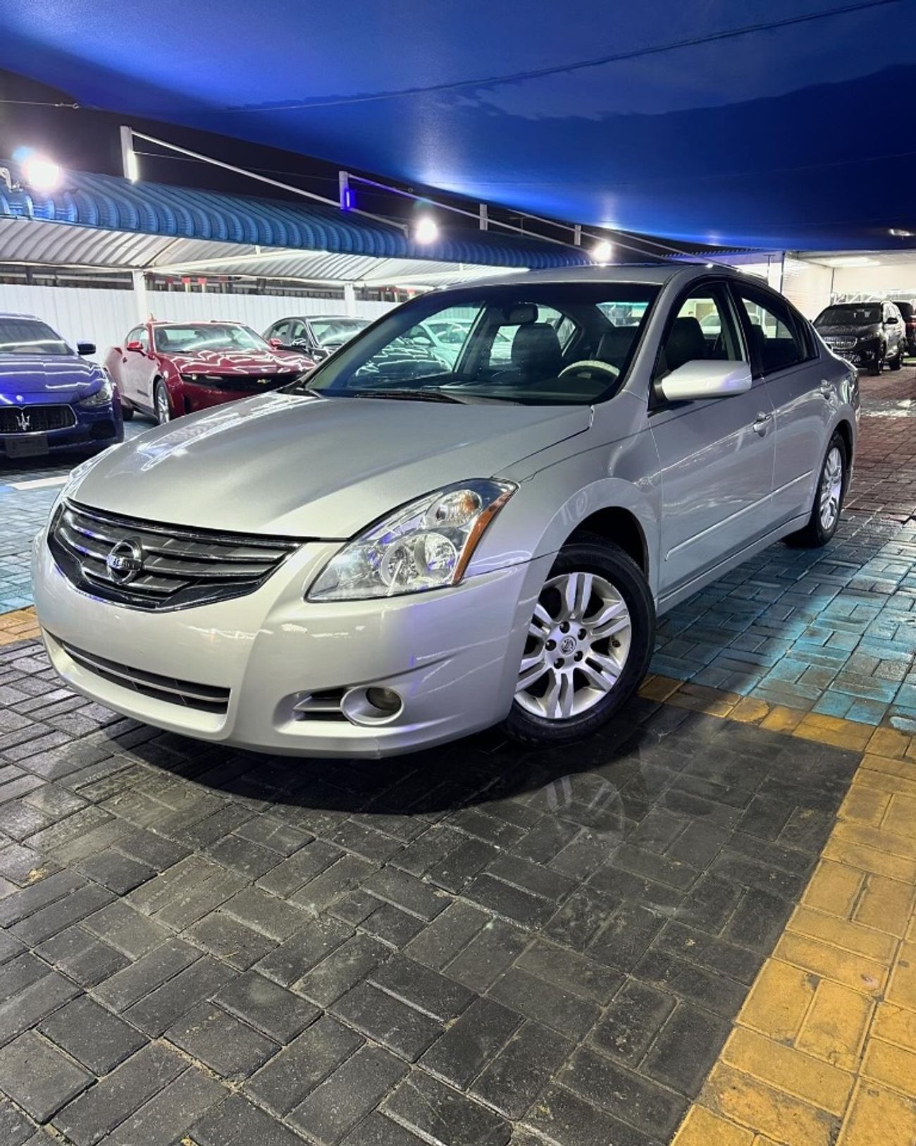 Nissan Altima car in perfect condition, 2012 with engine capacity 2.5