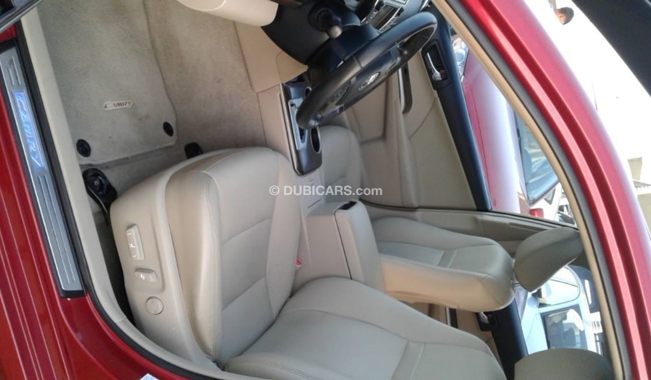 تويوتا كامري تويوتا كامرى عنابى خليجى 2013 فتحة سقف فول ابشن بحالة جيدة