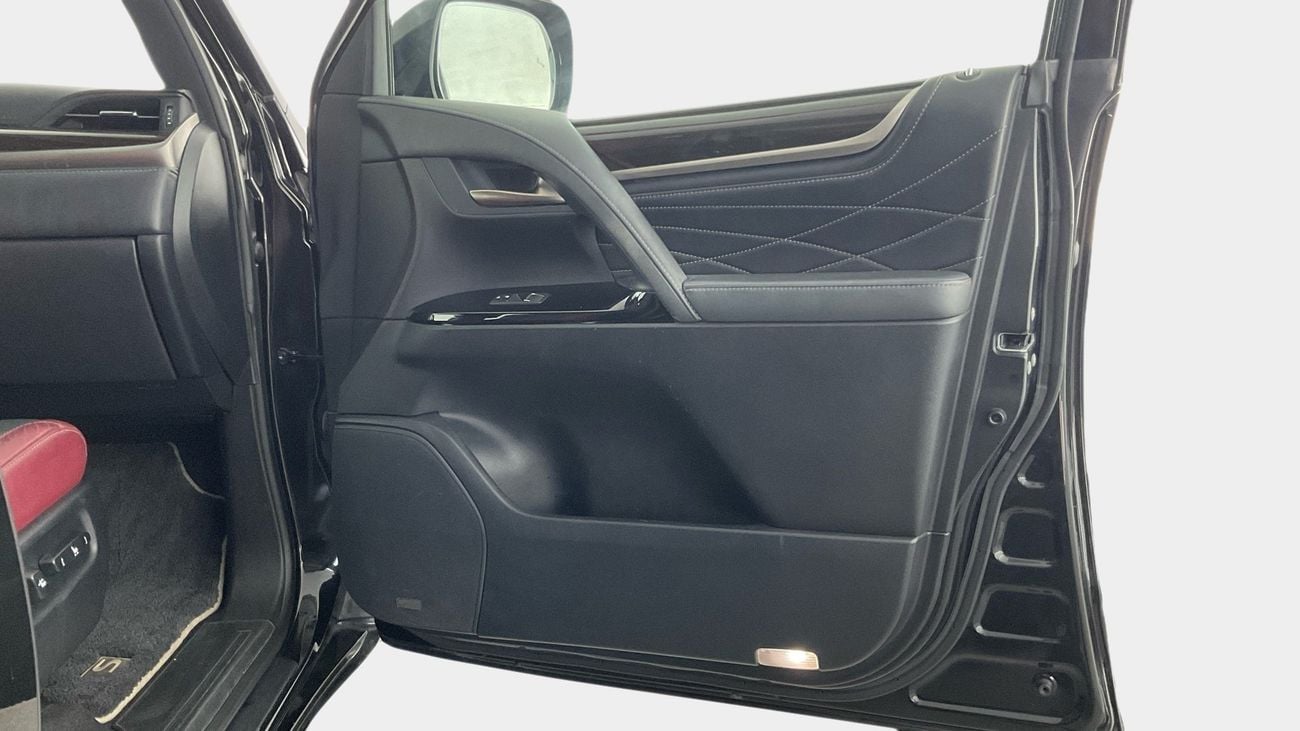 لكزس LX 570 Black Edition | upto AED 20,000 Ramadan Discount | شامل الضمان | 0 ﺪﻔﻋﺓ ﺃﻮﻟﻯ