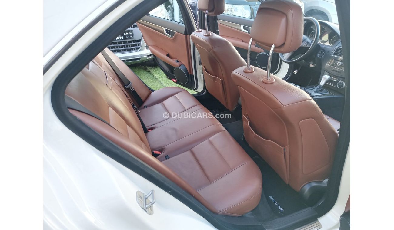 مرسيدس بنز C 300 خليجى موديل 2010 بانوراما جلد مثبت سرعة تحكم رنجات حساسات جناح بحالة ممتازة