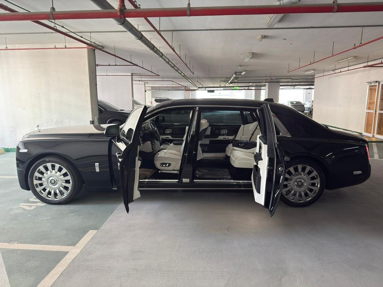 Rolls-Royce Phantom EWB 6.8L