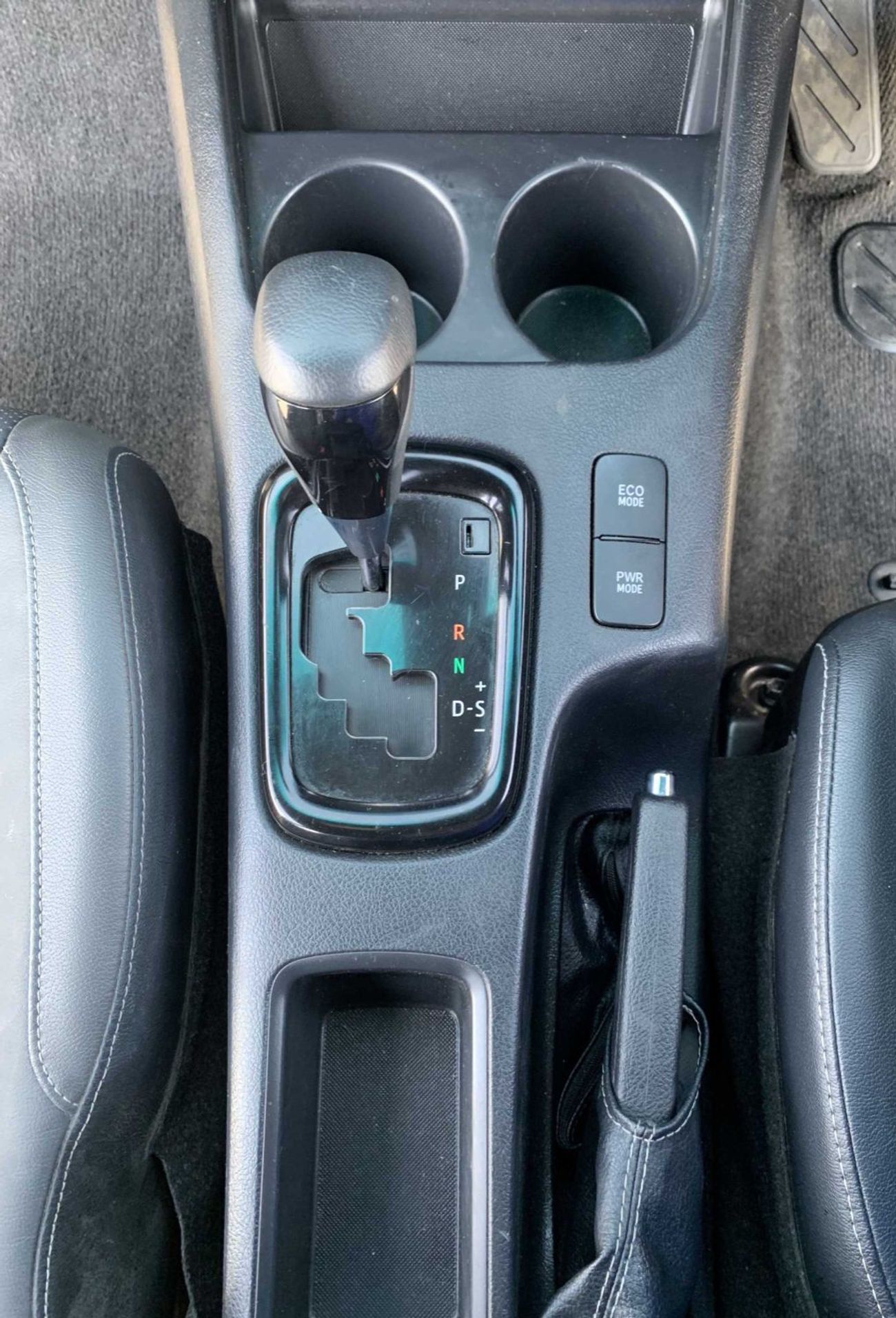 Toyota Hilux 4X4 (2.8L) DIESEL RIGHT HAND