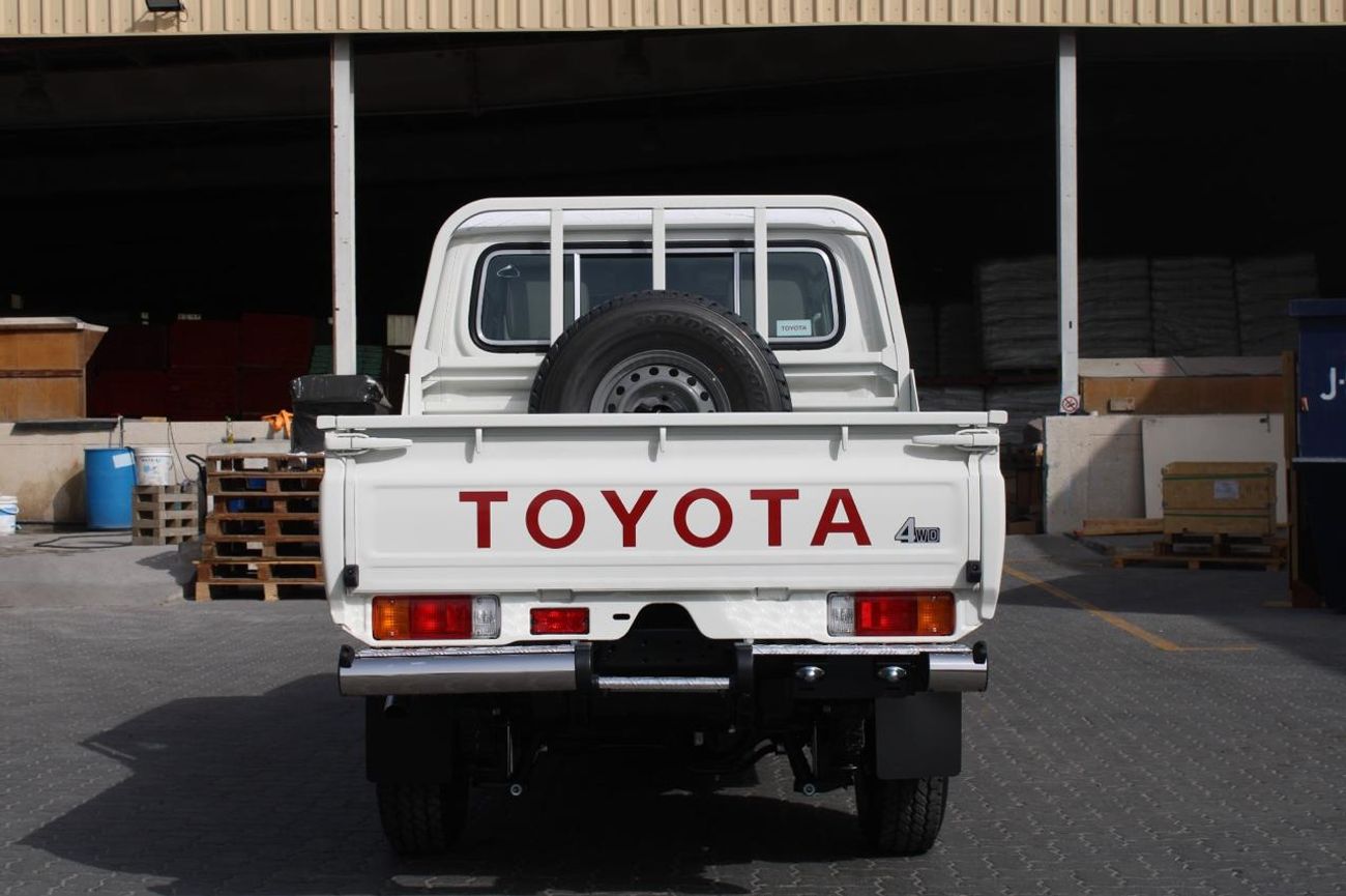 تويوتا لاند كروزر بيك آب LC79 DC 2.8 MT BASIC OPTION 2025 GCC