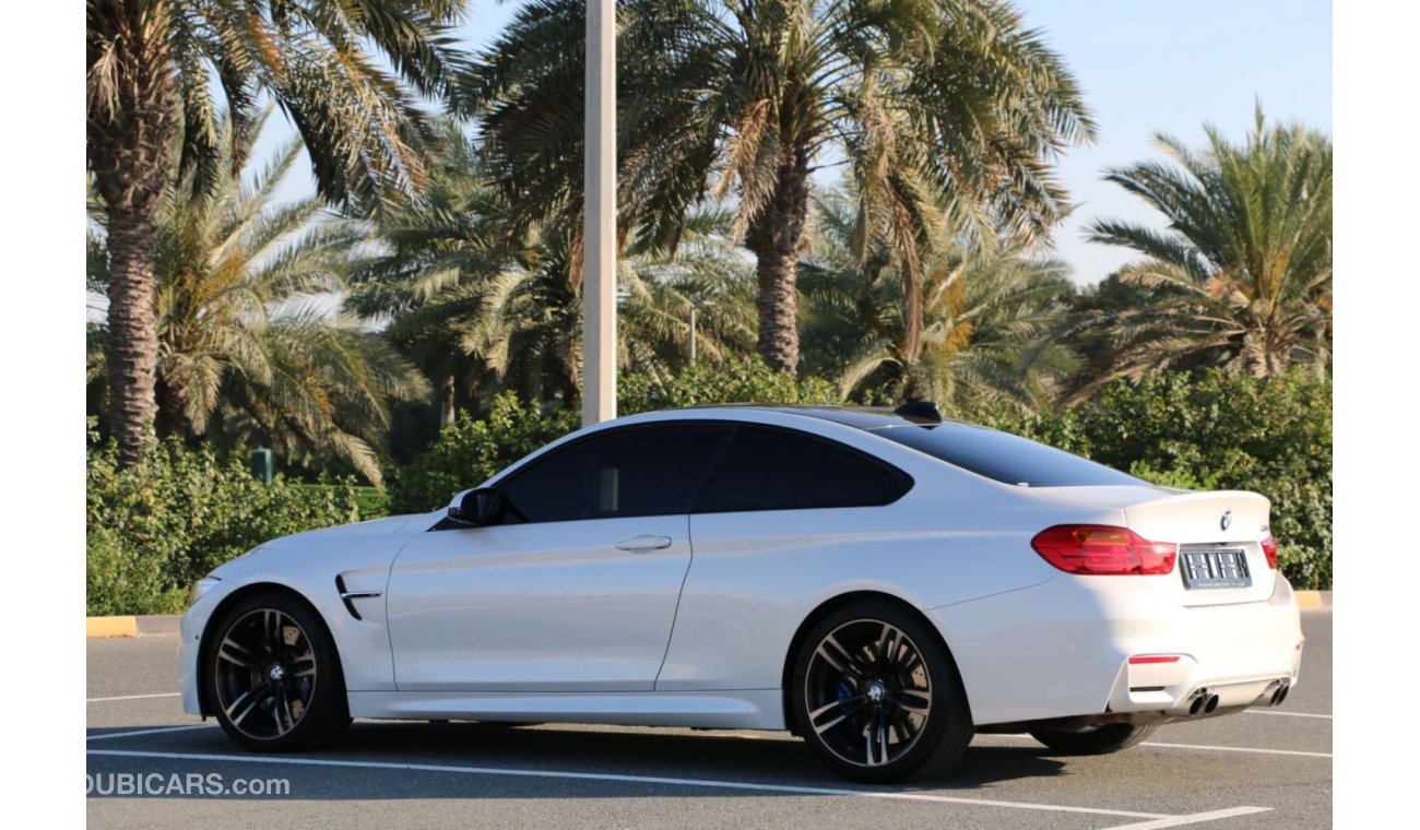 BMW M4 Competition BMW GCC 2017 M4 COUPE FULL CARBON FIBER ORIGINAL PAINT PERFECT CONDITION