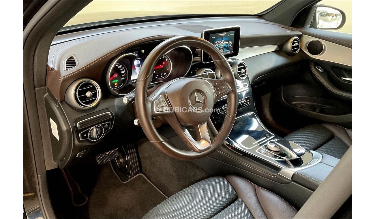 Mercedes-Benz GLC 250 AMG (Half leather seats)