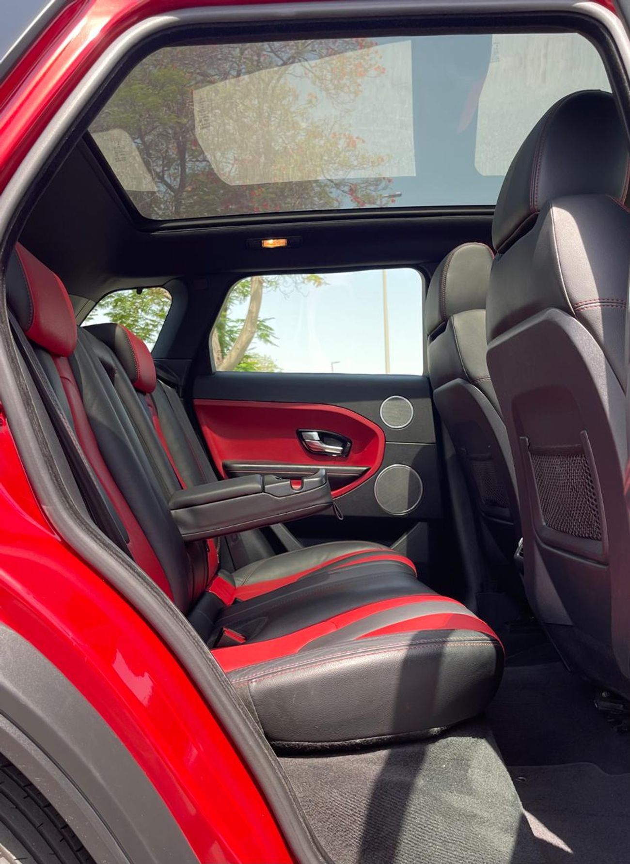 لاند روفر رانج روفر إيفوك Dynamic 2.0L (5 Door) Dynamic  2.0L  (5 Door) 2015 GCC