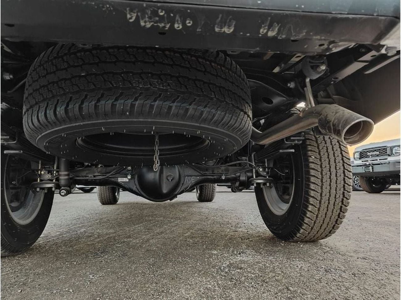 تويوتا هيلوكس SGLX TOYOTA HILUX 2.7 SR5 4x4 DOUBLE CABIN PETROL AUTOMATIC FULL OPTION 2025 MODEL