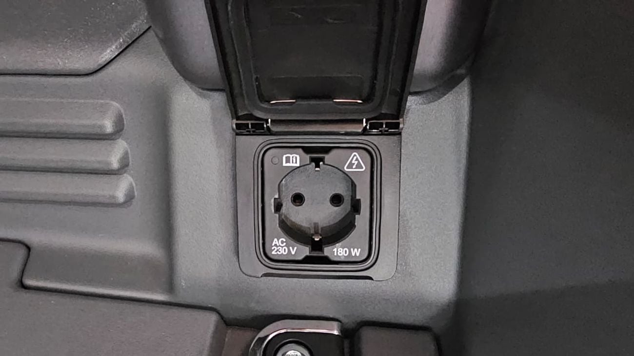 Land Rover Defender 2026 Land Rover Defender P400 HSE – White | Like New | GCC Specs