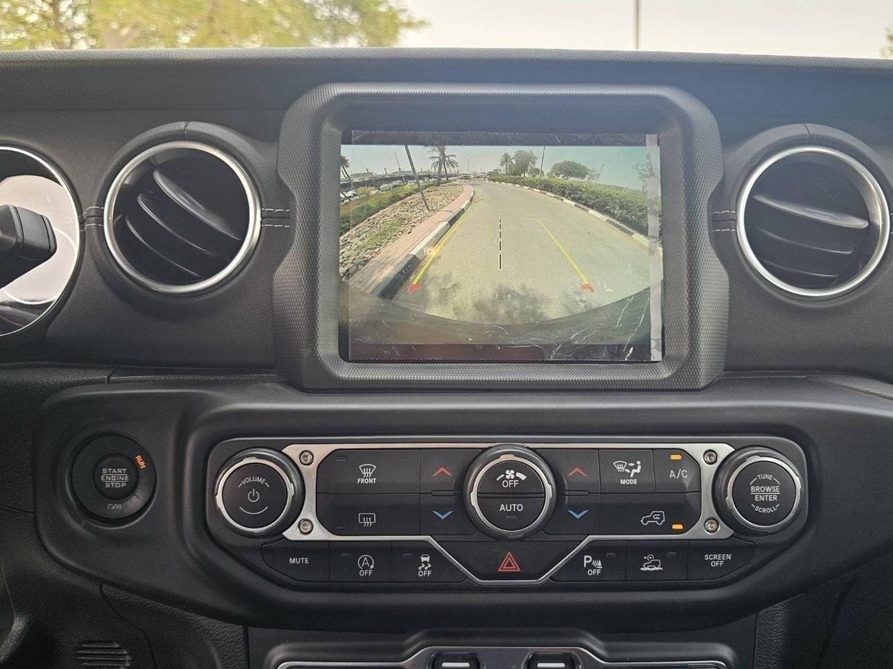 جيب رانجلر أنليميتد Sahara 3.6L A/T (5 Seater)