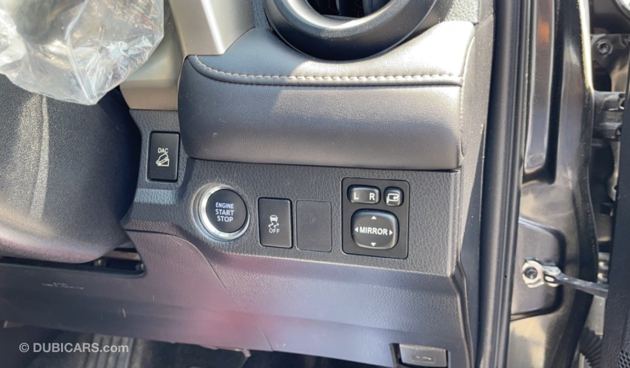 تويوتا راف ٤ Toyota RAV4 with sunroof leather electric seat push start button with big side door button also have
