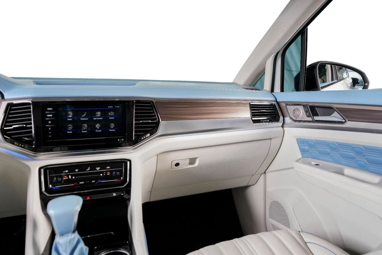 Volkswagen Viloran  TOP OPTION- LOW MILEAGE