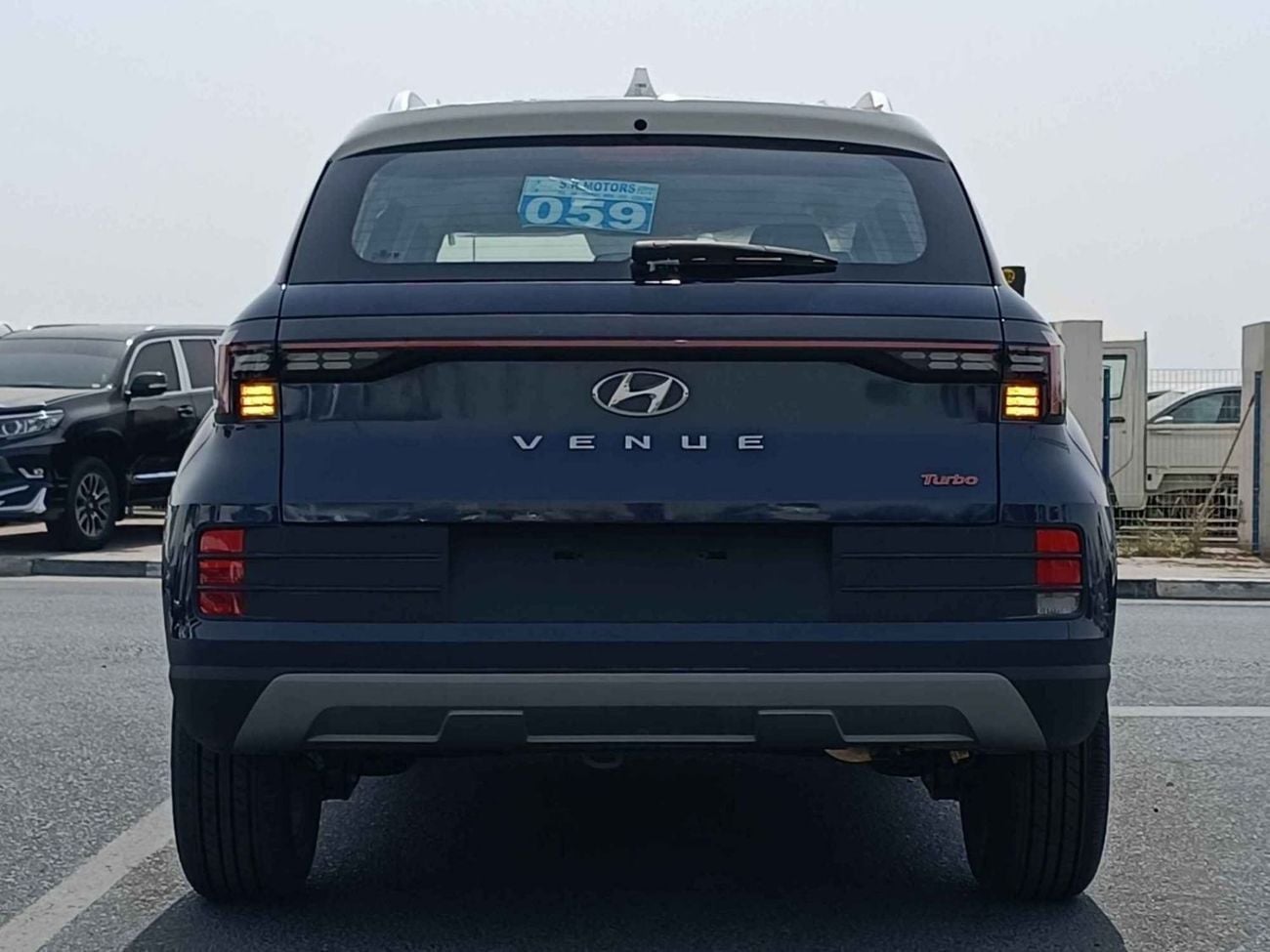 Hyundai Venue Premier Plus Turbo/ DUAL TONE 1.0L V4/ SUNROOF/ FULL OPTION (CODE # VEN10AF)