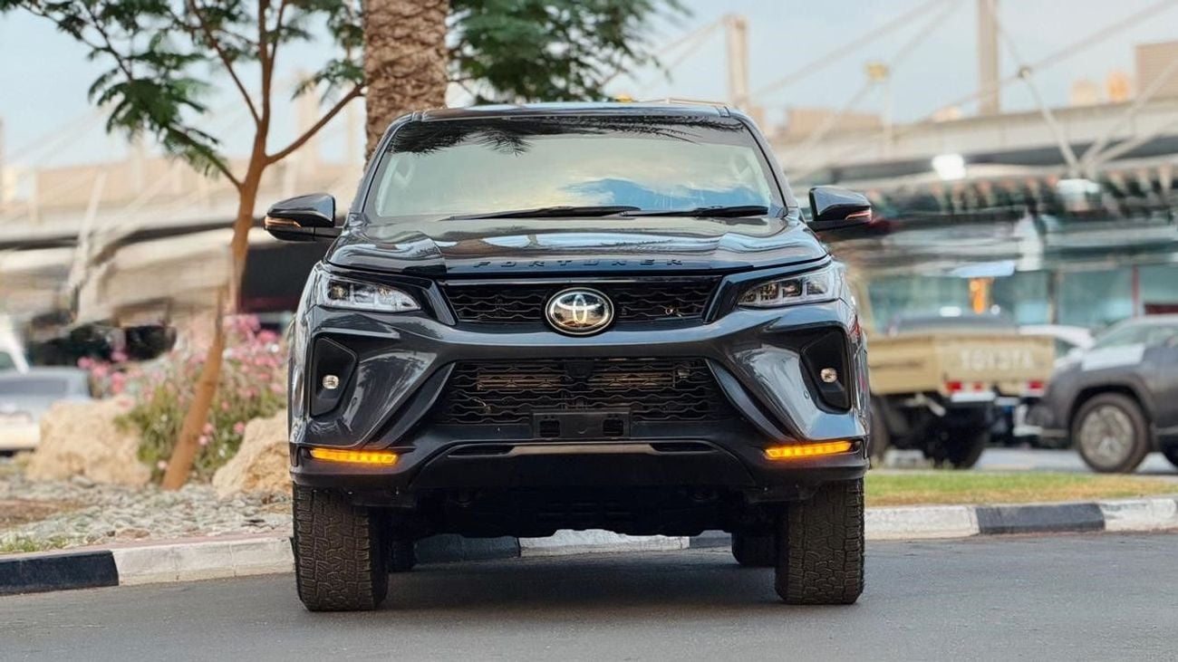 تويوتا فورتونر LEGENDER BODY KIT INSTALLED | LEATHER SEATS | PARKING SENSORS | 2.8L | AUTO | POWER WINDOWS